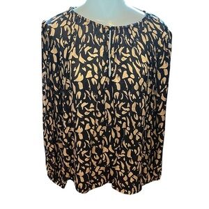 Velvet by Graham & Spencer Kate Navy and Cream Patterned Blouse size M
